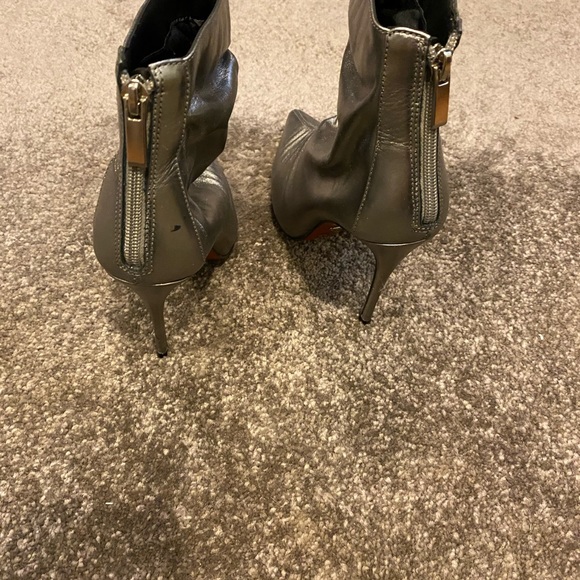 Shoes - Picture 4 of 4